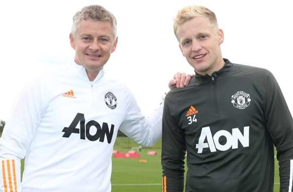 Image Solskjaer เผยติดตาม Van de Beek มานาน